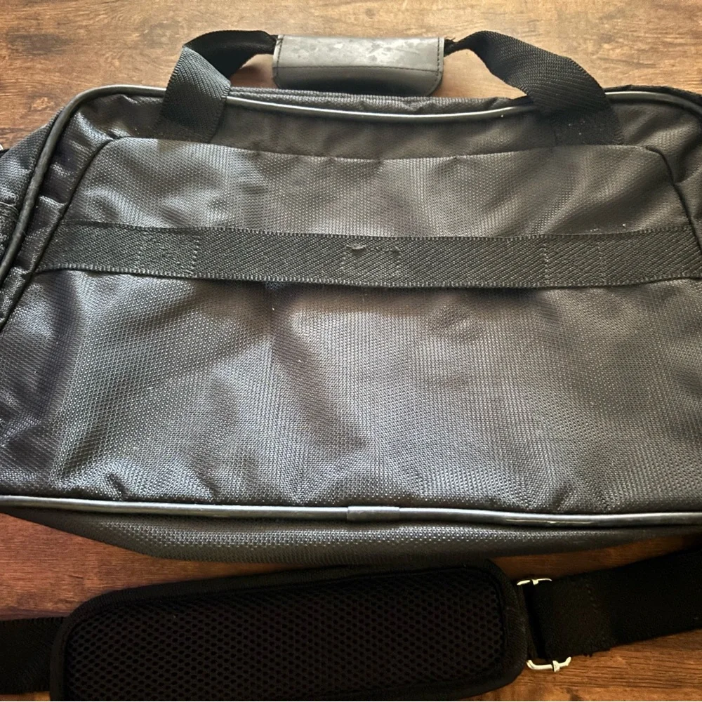 Samsonite Black Laptop Briefcase with Shoulder Strap